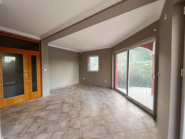 Spacious three-bedroom apartment in a six-apartment building, near Jaz beach — photo 12